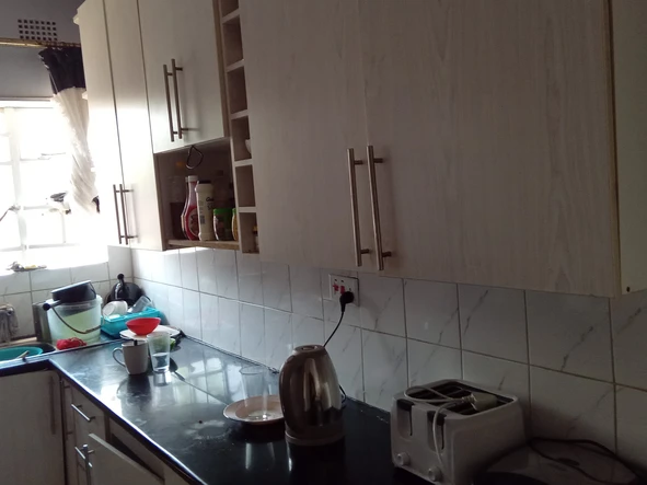 2 Bedroom Flat & Apartment