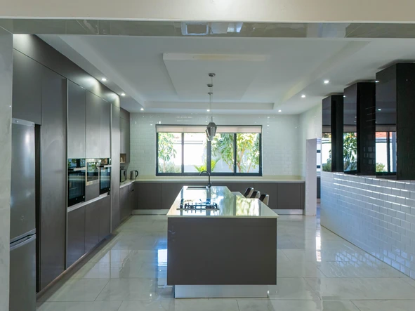 6 Bedroom House