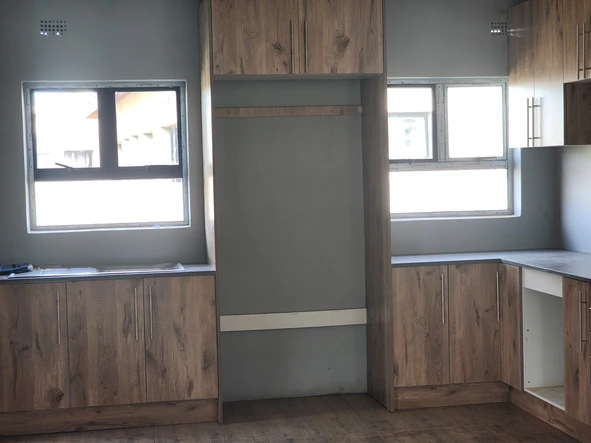 4 Bedroom Flat & Apartment