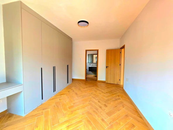3 Bedroom Flat & Apartment