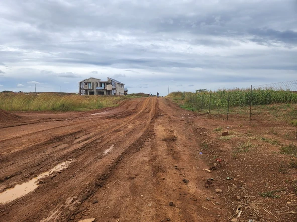 2 stands available for sale in Mazowe
