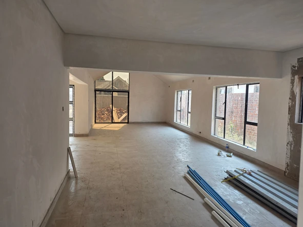 4 Bedroom Flat & Apartment