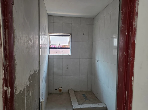 4 Bedroom Flat & Apartment
