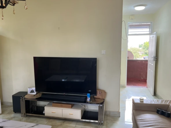 2 Bedroom Flat & Apartment