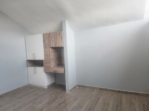 4 Bedroom Flat & Apartment