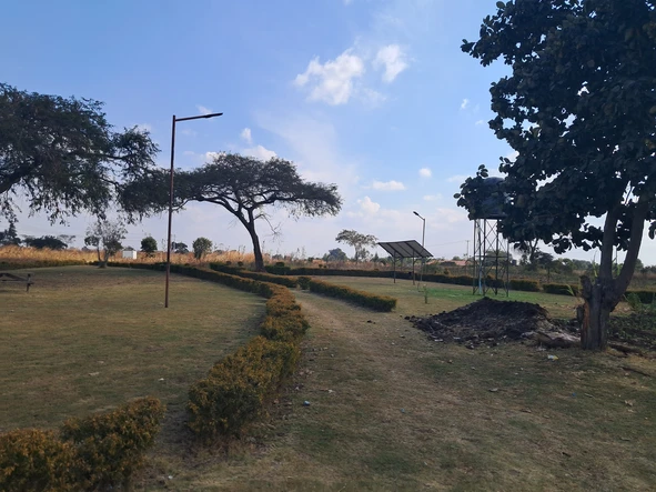 Commercial & Industrial Land