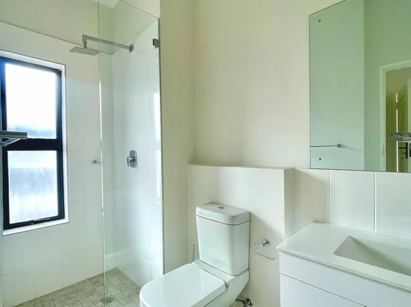 2 Bedroom Flat & Apartment