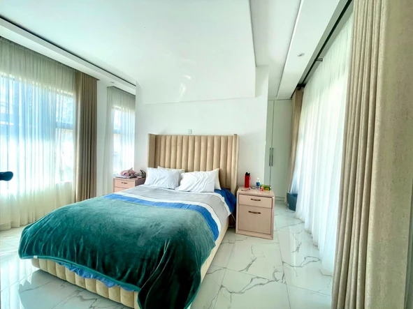 6 Bedroom House