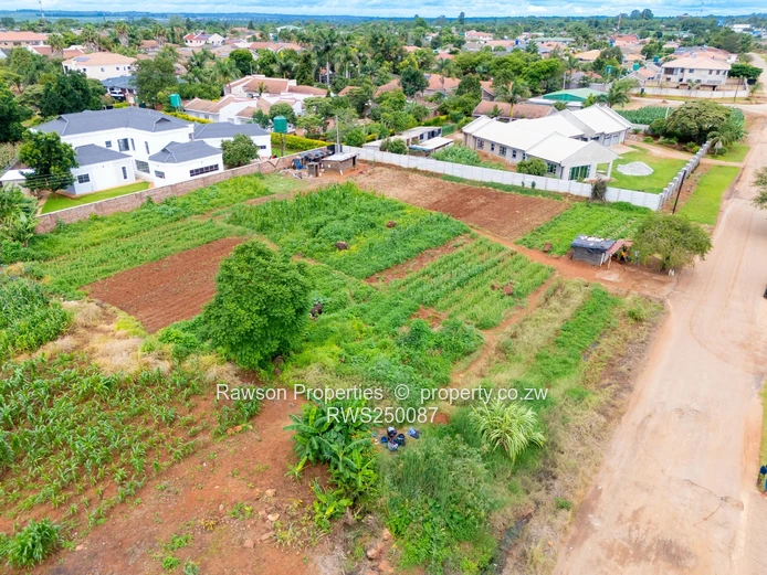A choice of 3 Stands close to Westgate Mall 900sqm Hurry! (Sole Mandate)