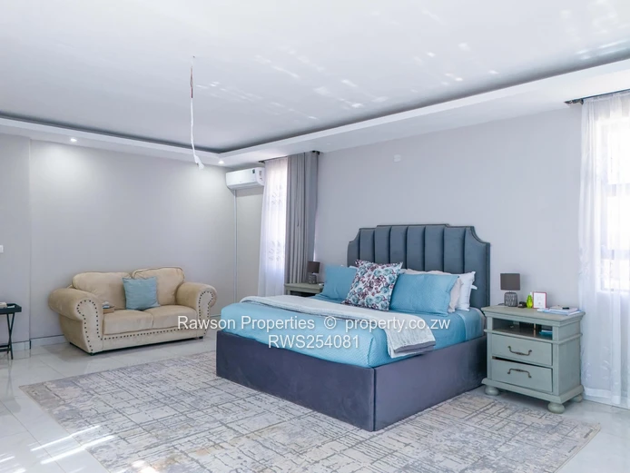 Modern 6-Bed Family Home with Pool & Solar — Mount Pleasant