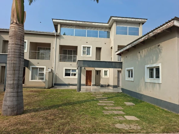 4 Bedroom Flat & Apartment