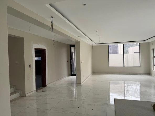 4 Bedroom Flat & Apartment