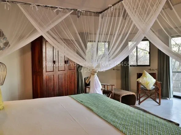 Hotel & Lodge