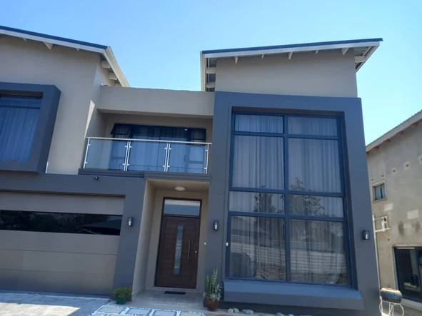 4 Bedroom Flat & Apartment