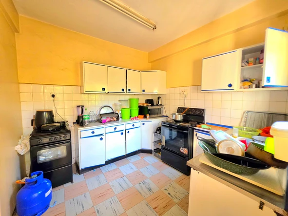 3 Bedroom Flat & Apartment