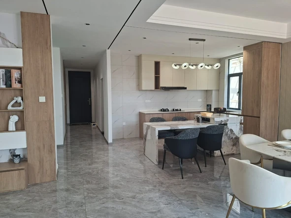 4 Bedroom Flat & Apartment
