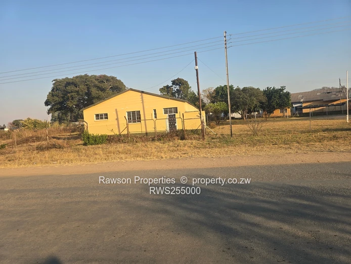 Marondera Warehouse/Factory situated in Industrial site!!