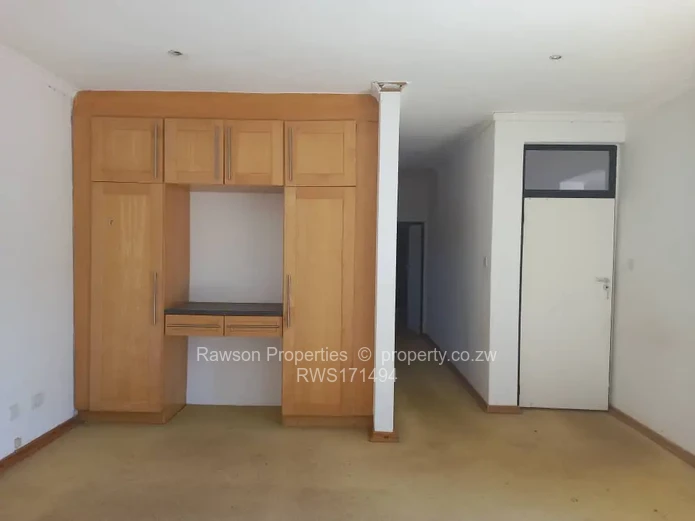 Quinington, Helensvale Family Home in a Secure Complex