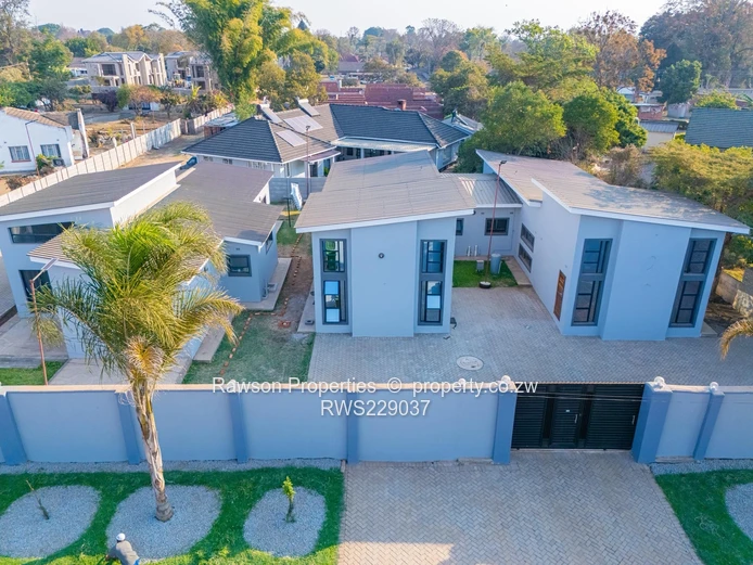 Charming cluster home (Sole Mandate)