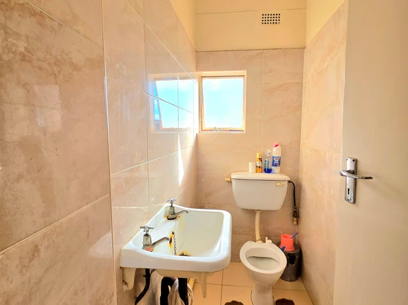 3 Bedroom Flat & Apartment