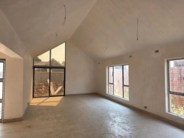 4 Bedroom Flat & Apartment
