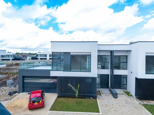 4 Bedroom Flat & Apartment