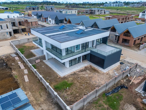 4 Bedroom Flat & Apartment