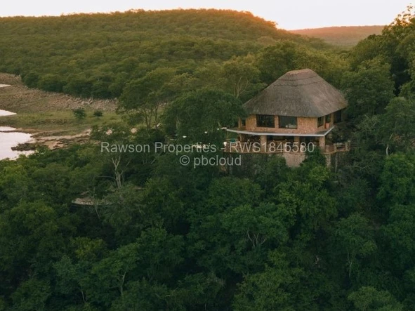 Hotel & Lodge