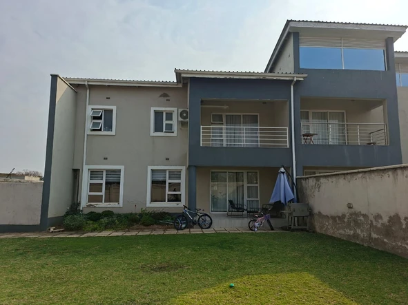 4 Bedroom Flat & Apartment
