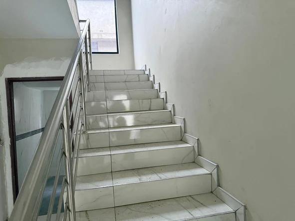 4 Bedroom Flat & Apartment