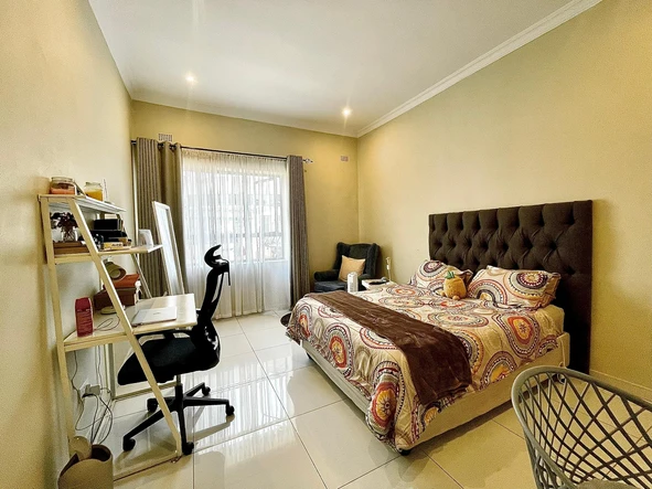 3 Bedroom Flat & Apartment