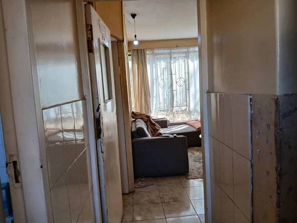 Perfectly located bedsitter flat for sale