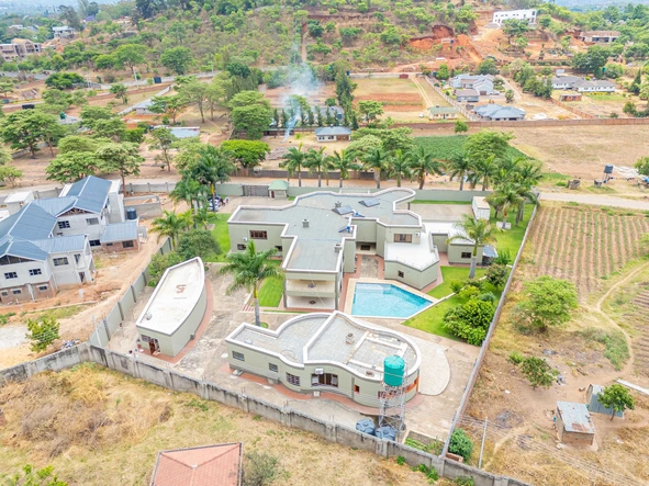 6 Bedroom House
