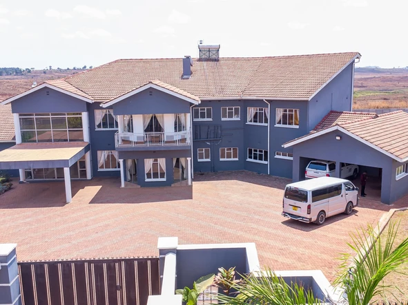 6 Bedroom House