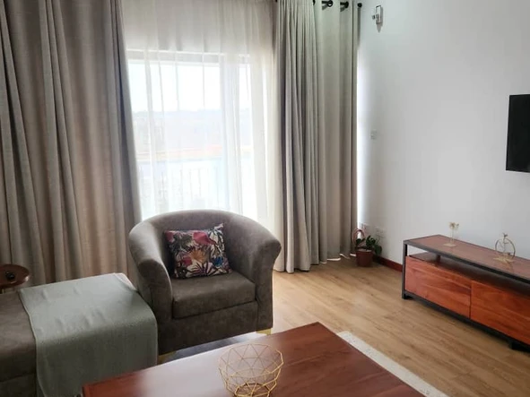 2 Bedroom Flat & Apartment