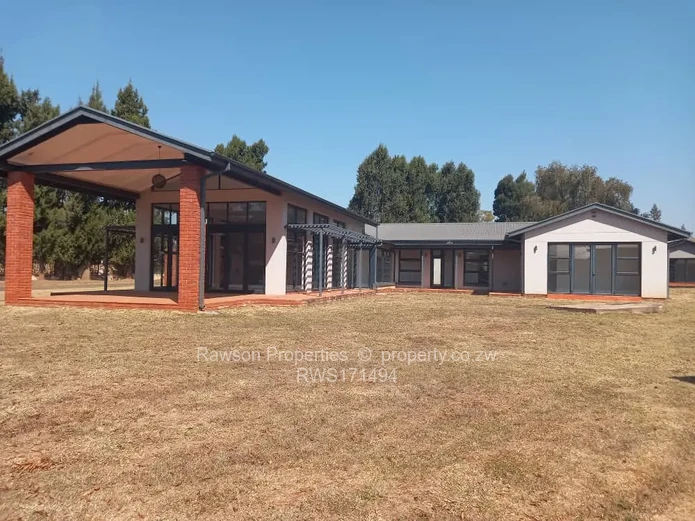 Quinington, Helensvale Family Home in a Secure Complex