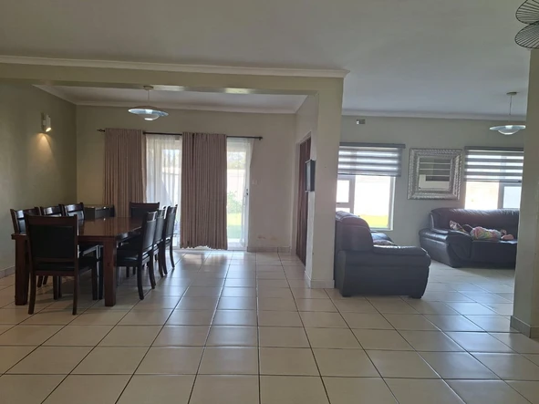4 Bedroom Flat & Apartment