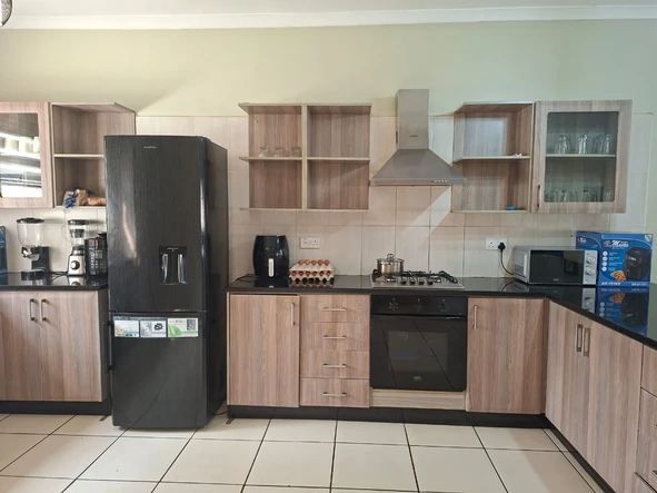 4 Bedroom Flat & Apartment