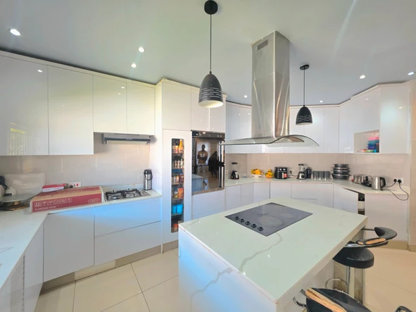 5 Bedroom House