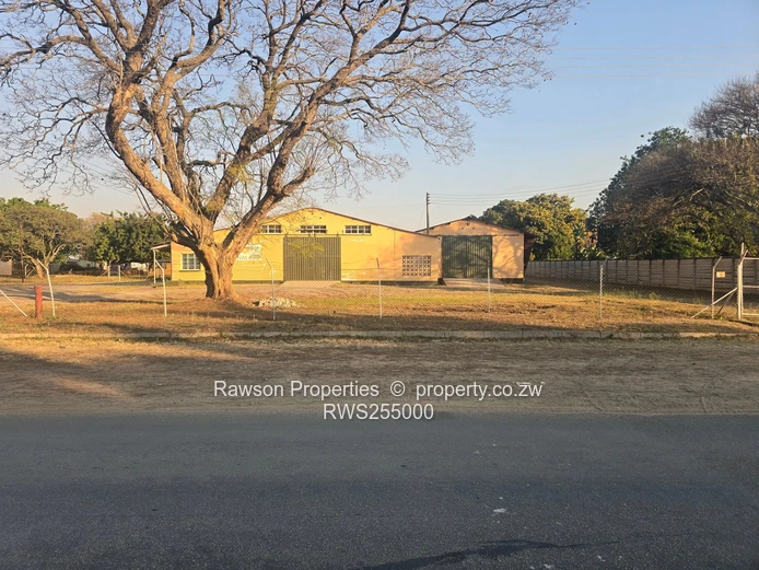 Marondera Warehouse/Factory situated in Industrial site!!