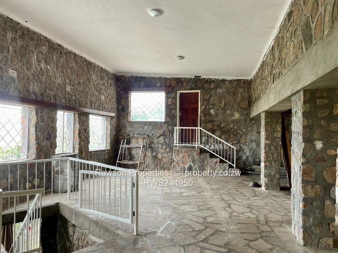 Kariba Heights 6 Bedroom House For Sale (Sole Mandate)