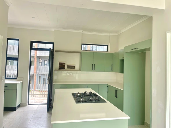 2 Bedroom Flat & Apartment