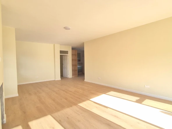 3 Bedroom Flat & Apartment