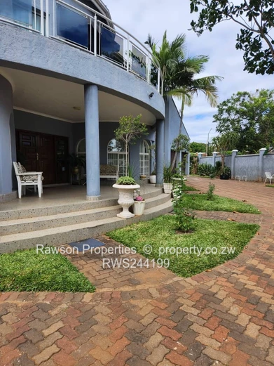 Helensvale Executive House for Sale