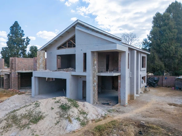 4 Bedroom Flat & Apartment