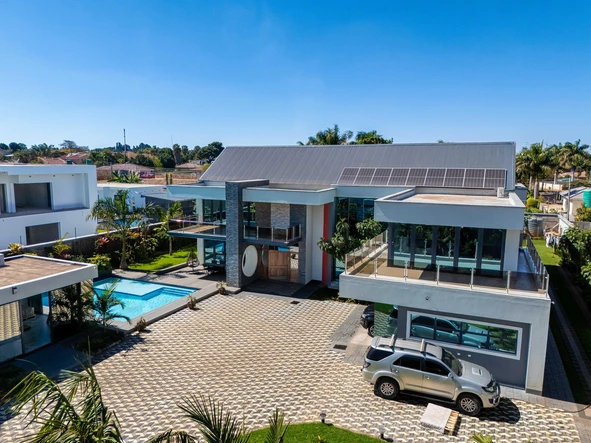 6 Bedroom House