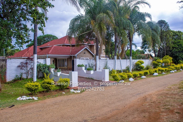 Norton Nharira Views Mansion with great potential for commercial use!!!