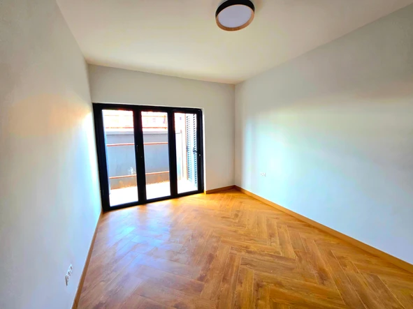 3 Bedroom Flat & Apartment