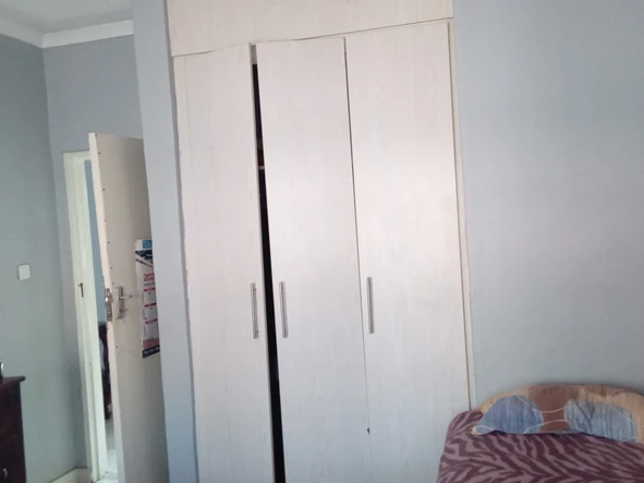 2 Bedroom Flat & Apartment