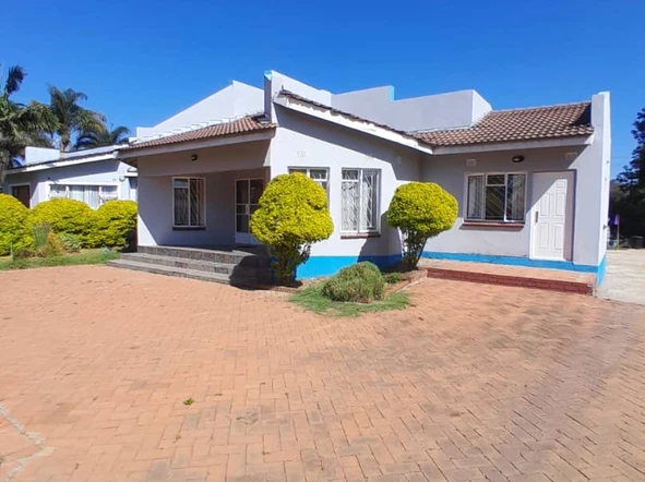 4 Bedroom Flat & Apartment